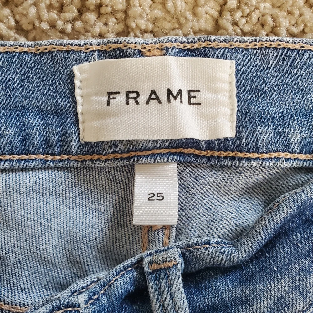 Frame Le Skinny De Jeanne Crop Distressed Light Wash Size 25 - Picture 11 of 14